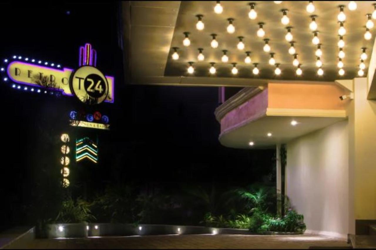 T24 Retro Hotel Mumbai Exterior foto