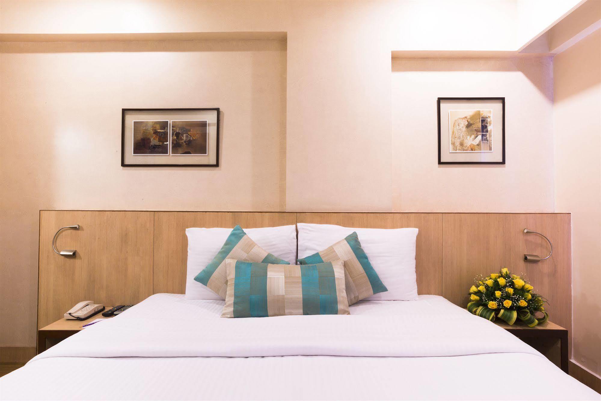 T24 Retro Hotel Mumbai Exterior foto